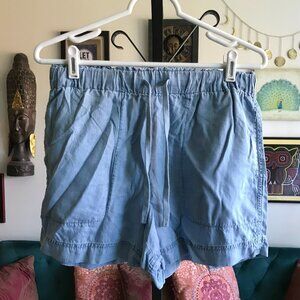 HILARY RADLEY size S Chambray Blue Soft Tencel Denim Drawstring Pull-On Shorts